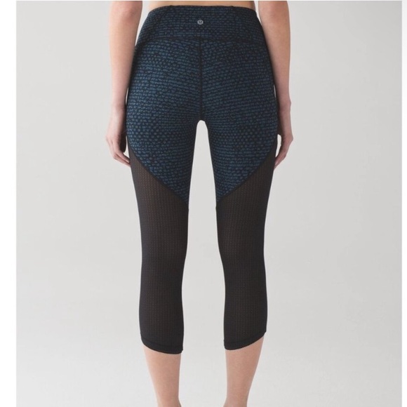 Lululemon Deep Breath Cropped Leggings, Size 4 - Picture 2 of 13